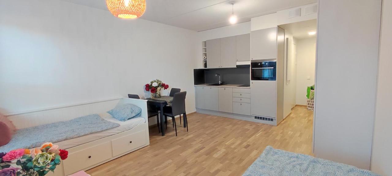 Апартаменты Ruby Studio 5Min To Vantaa Airport And 20Min To Helsinki Center Экстерьер фото